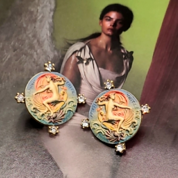 Elegant Art Nouveau Alluring Lady Crystal Crystal Embellished Gold Earrings - Picture 3 of 13